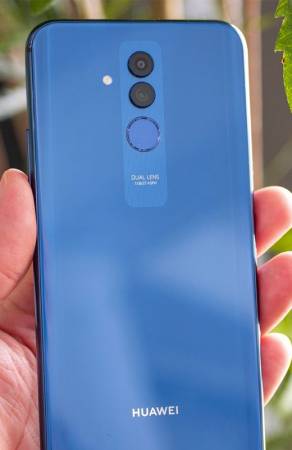Huawei-Mate-20-Lite-05